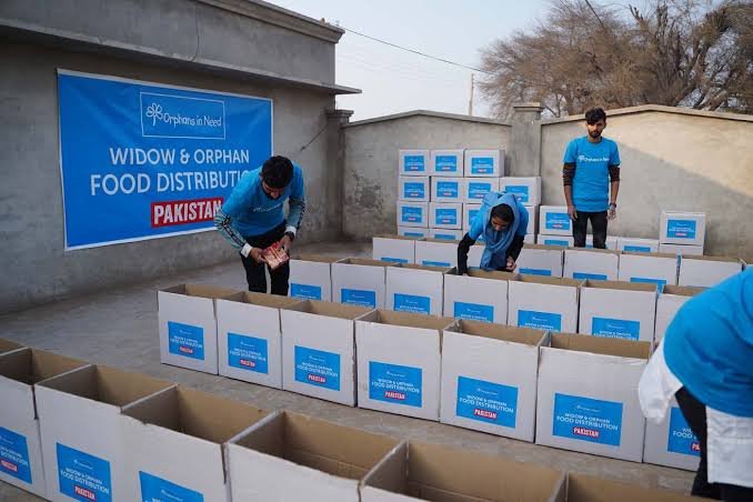Field distribution volunteers loading ration bags